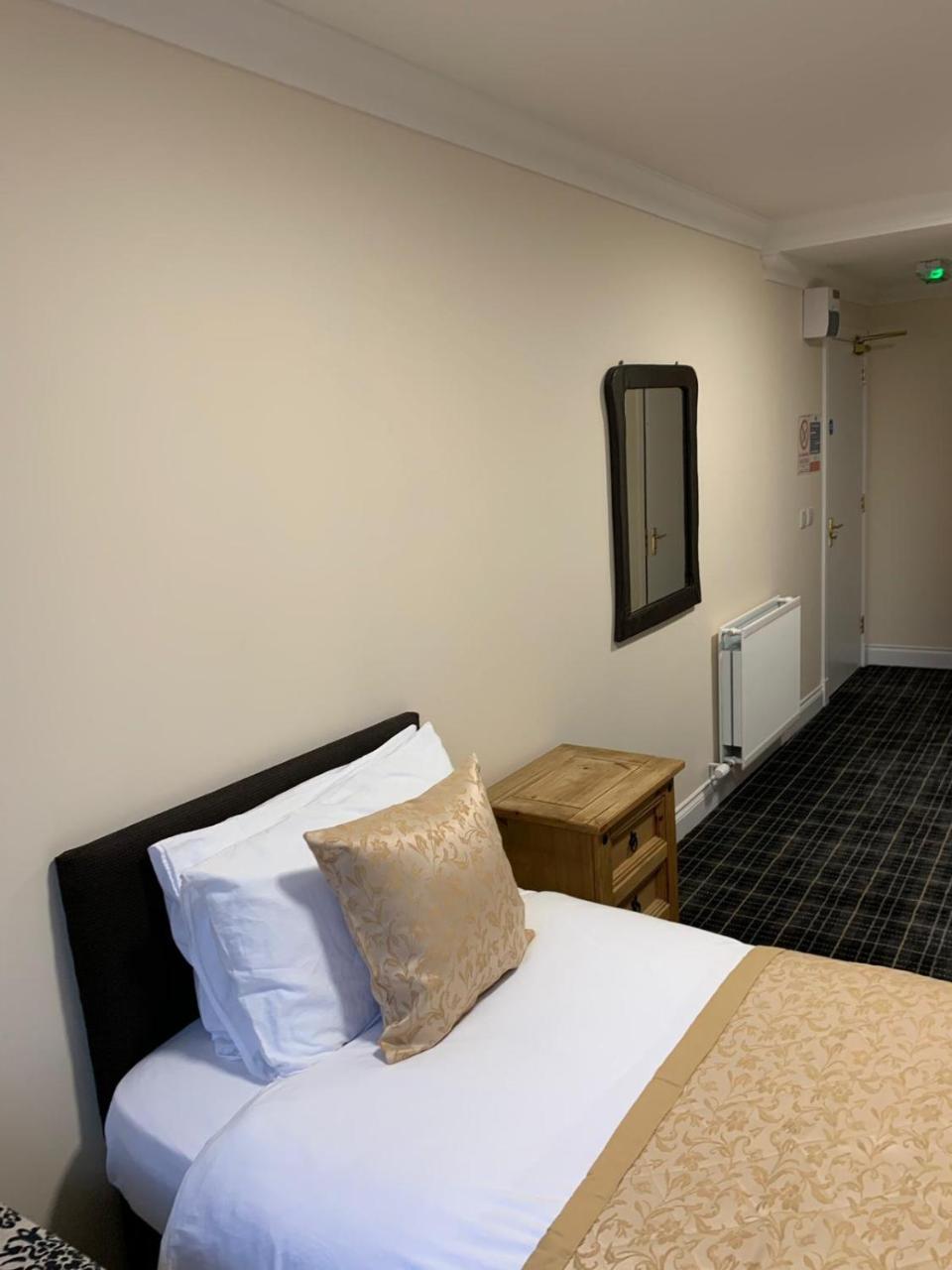 Waverley Inn Lodge Dingwall Exterior foto